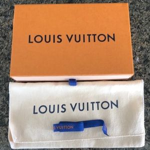 Gift box, dust bag, ribbon